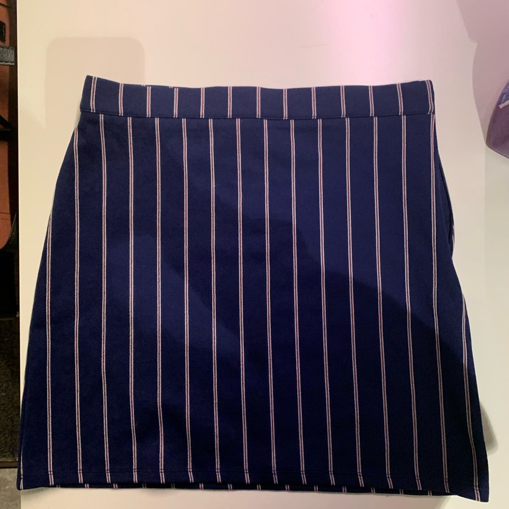 Fitted striped skirt